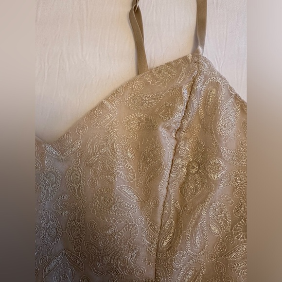 Staring at Stars Gold Cropped Tank Top - Picture 2 of 4